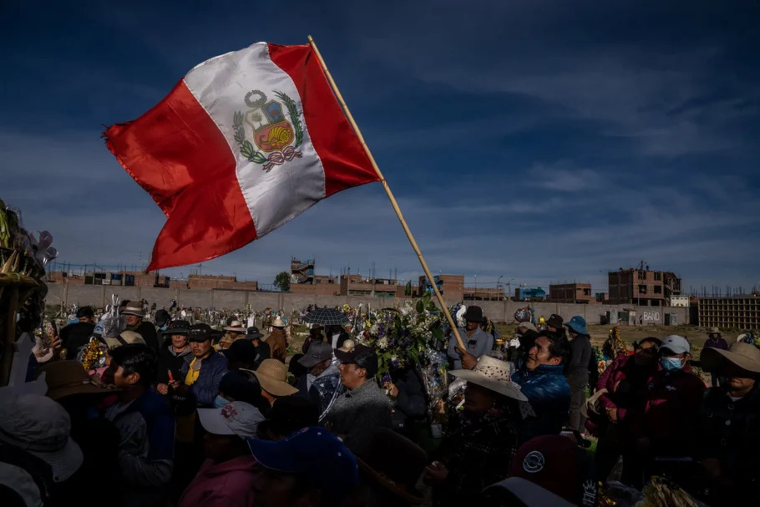 Peru define segundo turno entre Keiko Fujimori e candidato de esquerda, após apuração tensa