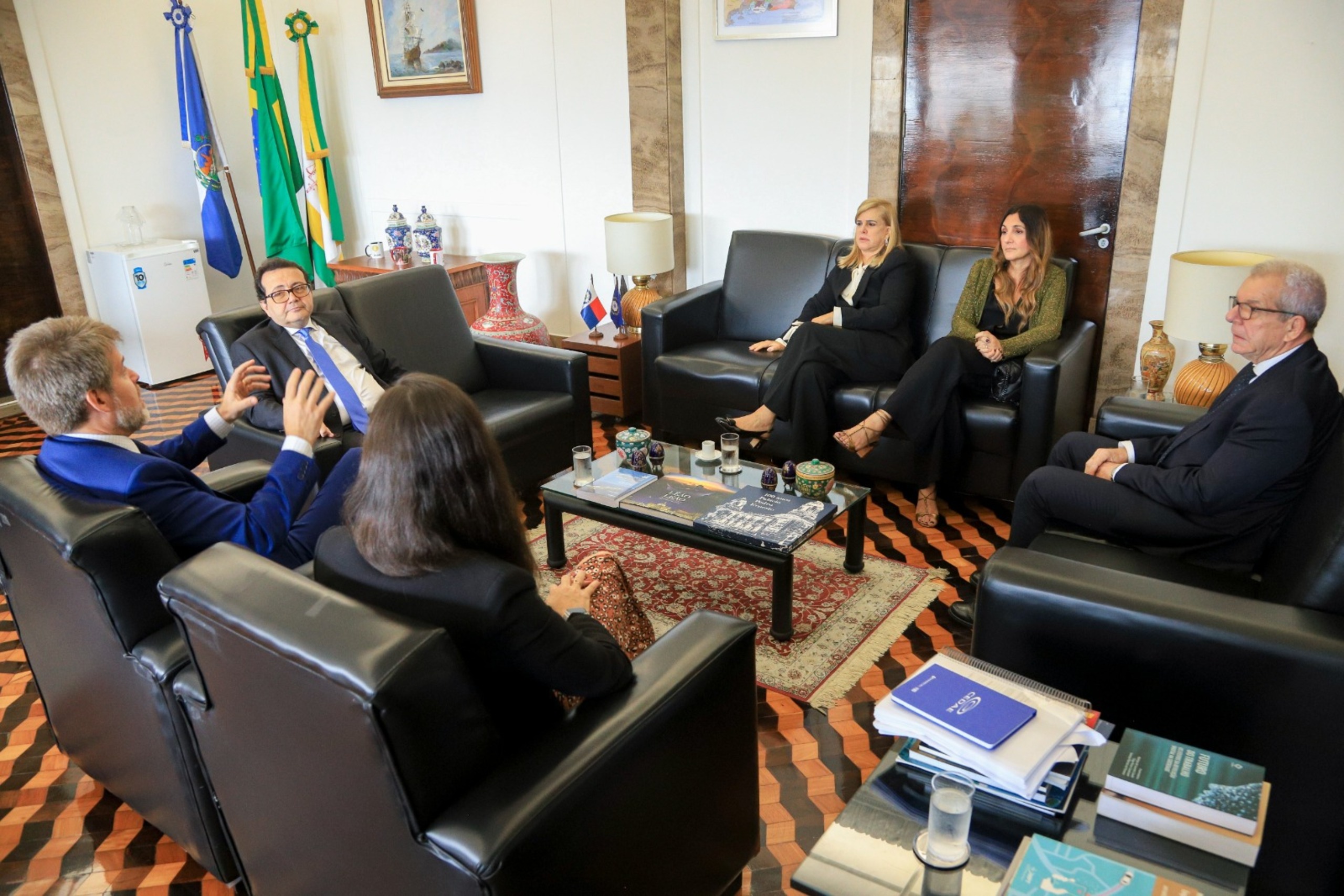 OAB-RJ cobra solução para precatórios trabalhistas da Cedae em reunião com TRT-1
