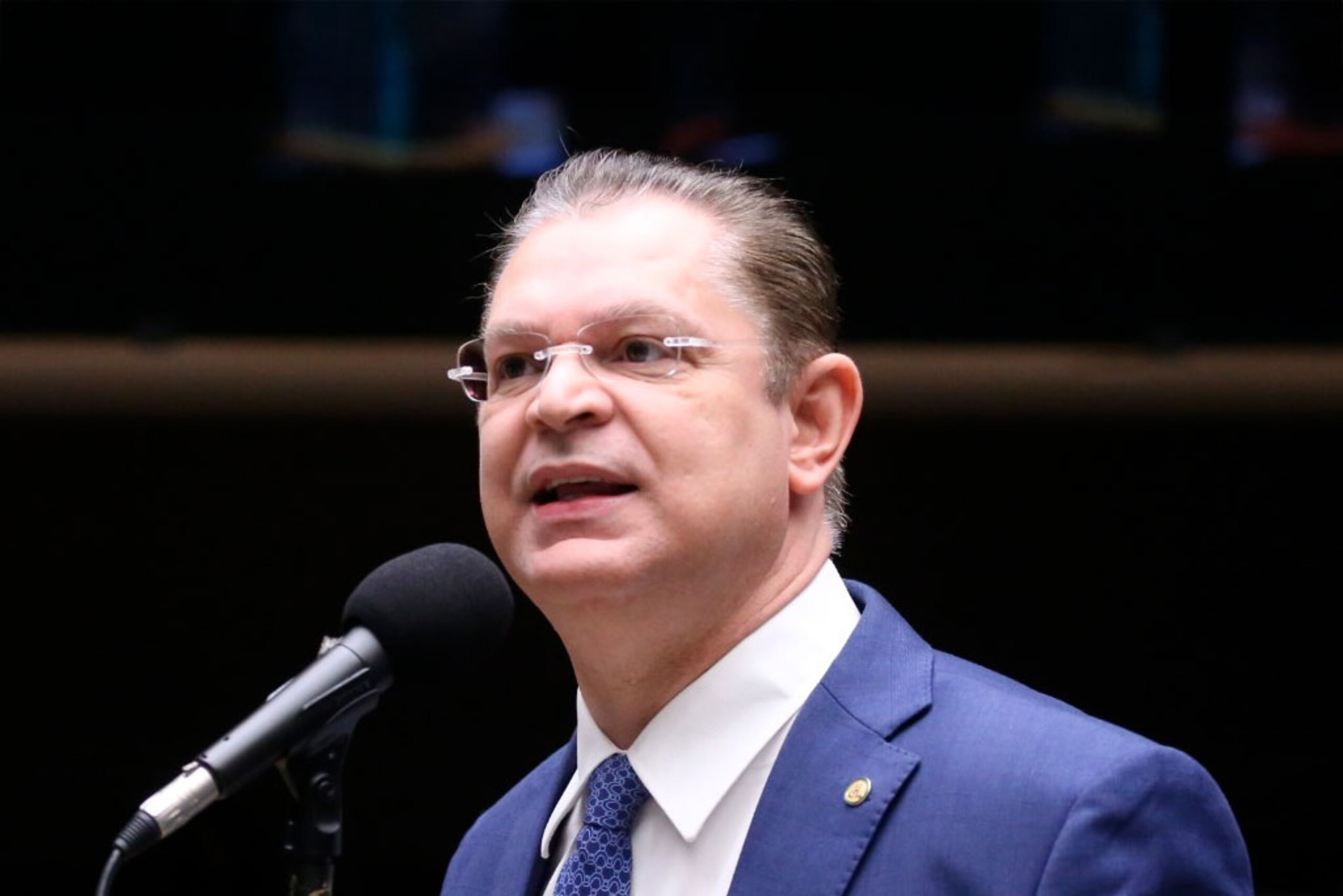 Sóstenes diz esperar que Castro ‘mostre sua inocência’ em meio à operação da PF no Rio