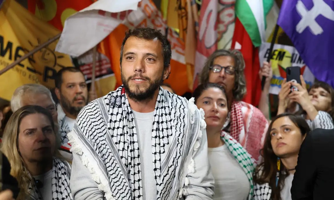 Ativista Thiago Ávila é libertado por Israel e vai retornar ao Brasil