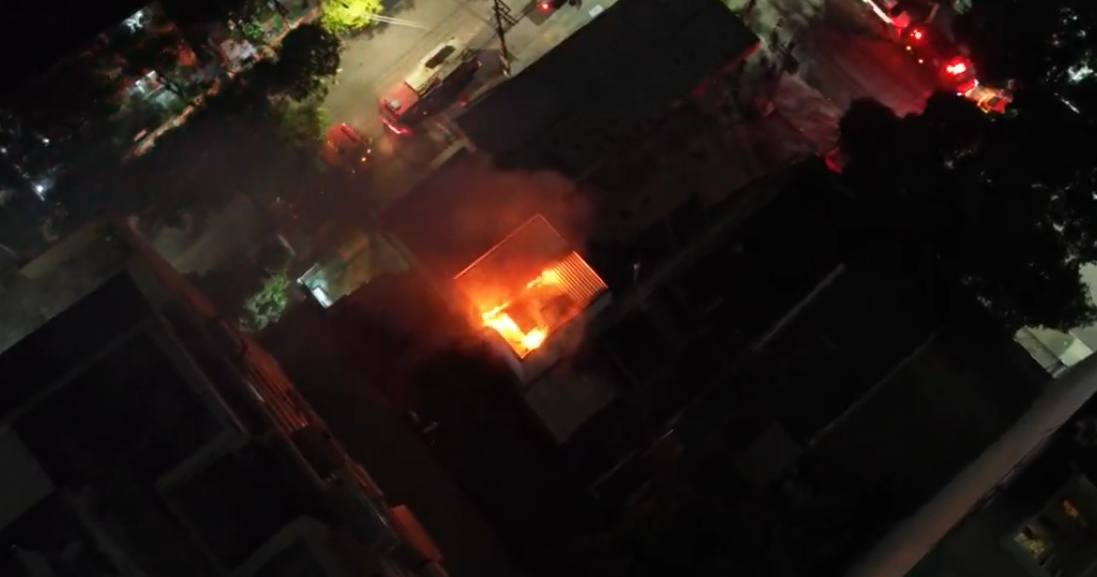 Vídeo: loja de conveniência pega fogo na Tijuca