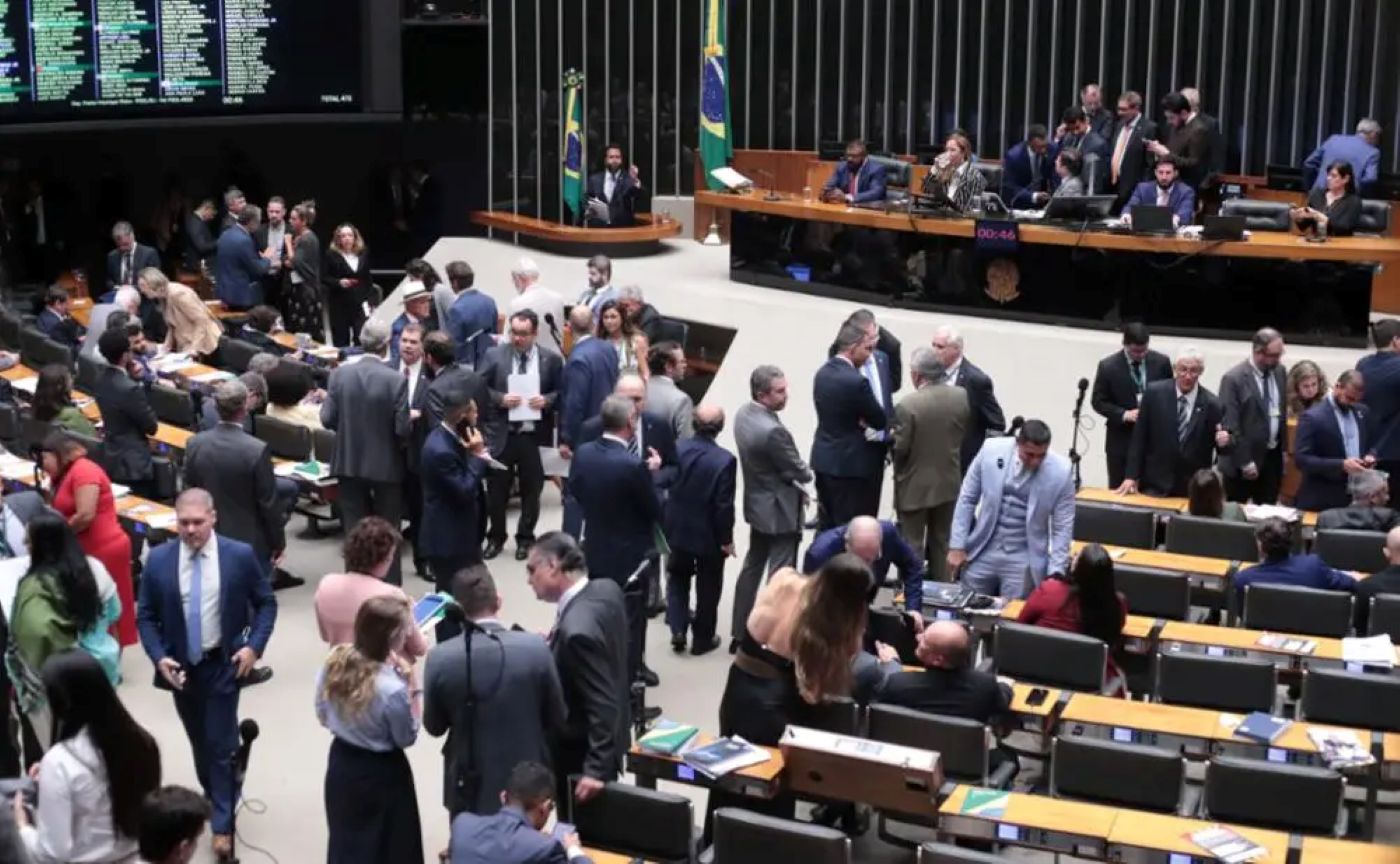 Câmara aprova PEC do fim da escala 6×1 em primeiro turno com ampla maioria