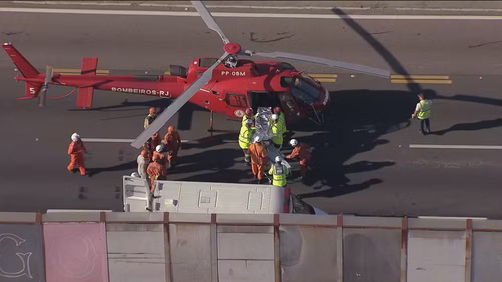 Vídeo: motociclista é socorrido por helicóptero após batida na Linha Amarela