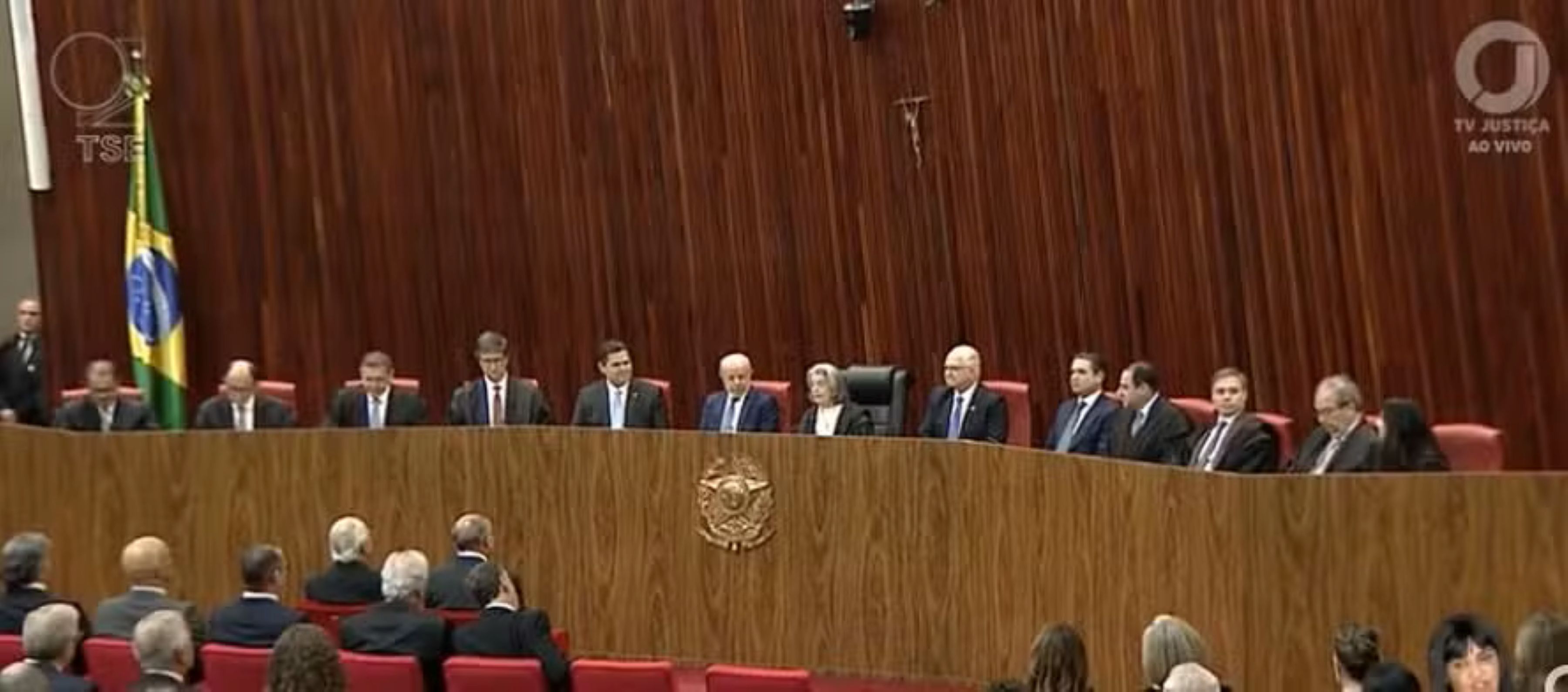 Lula, Flávio Bolsonaro e líderes do Congresso marcam posse de Nunes Marques no TSE; vídeo