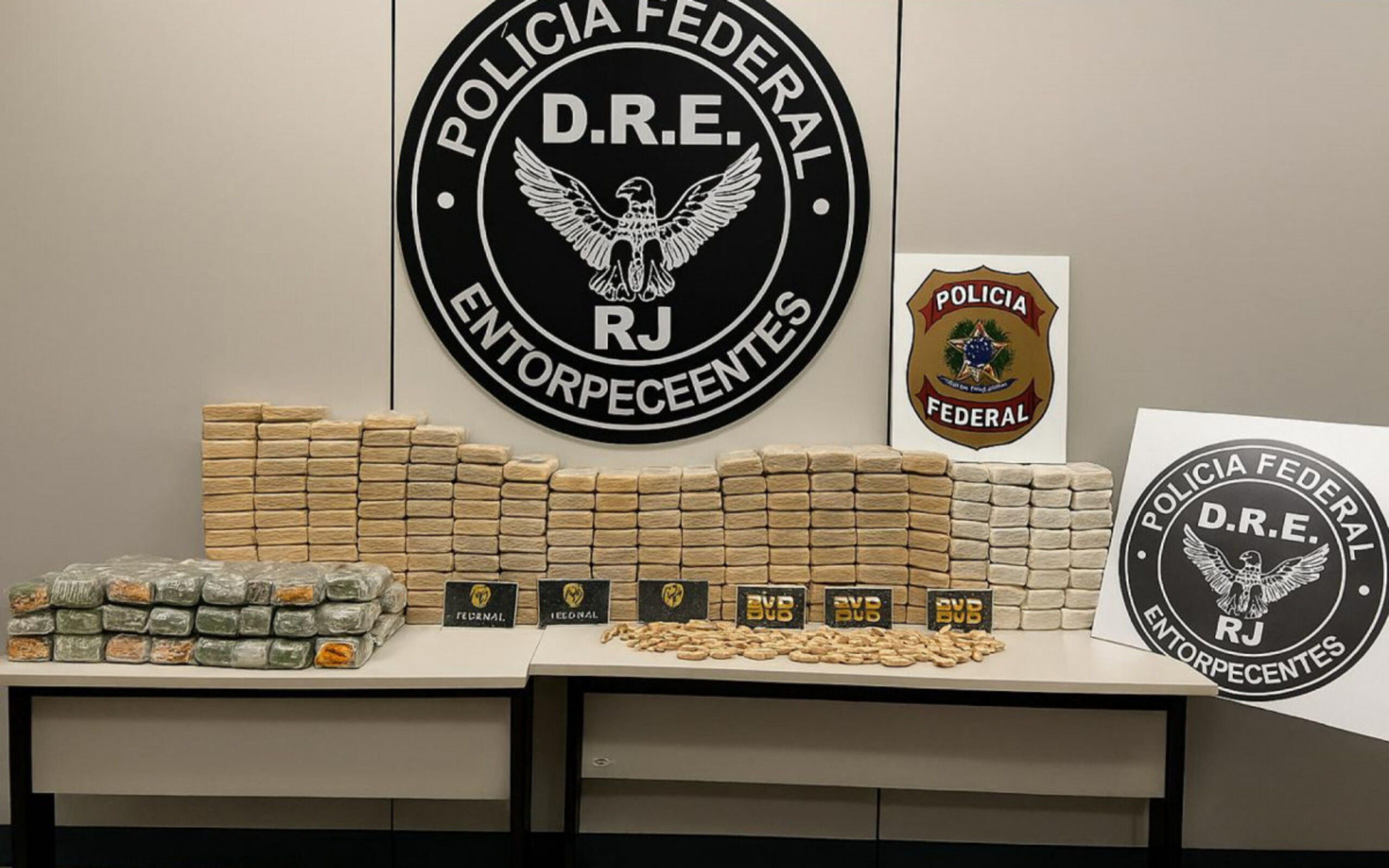 Motorista é preso com 235 kg de drogas na Dutra