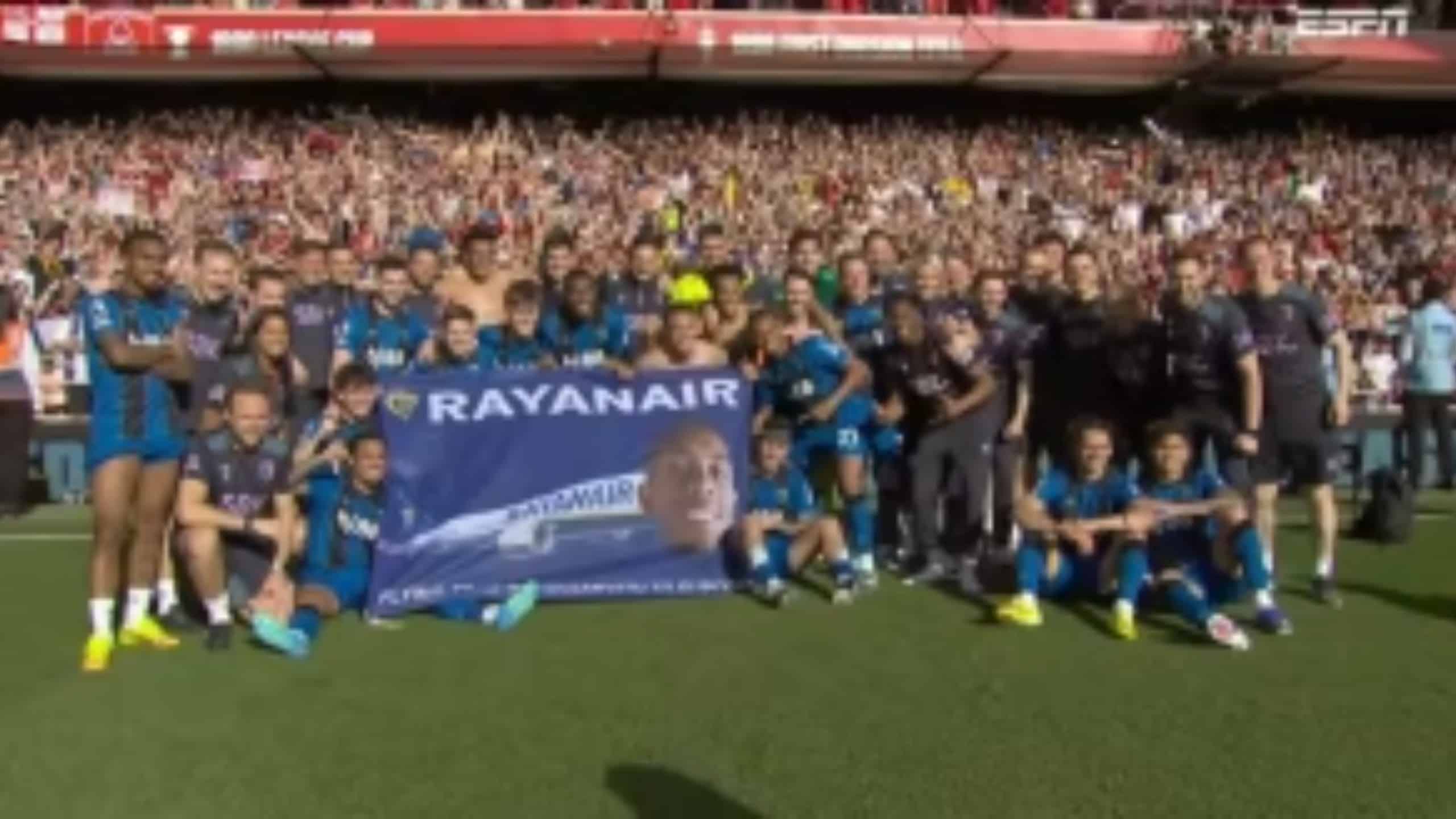 Rayan, cria da Barreira do Vasco,  vira símbolo da campanha histórica do seu time rumo à Liga Europa