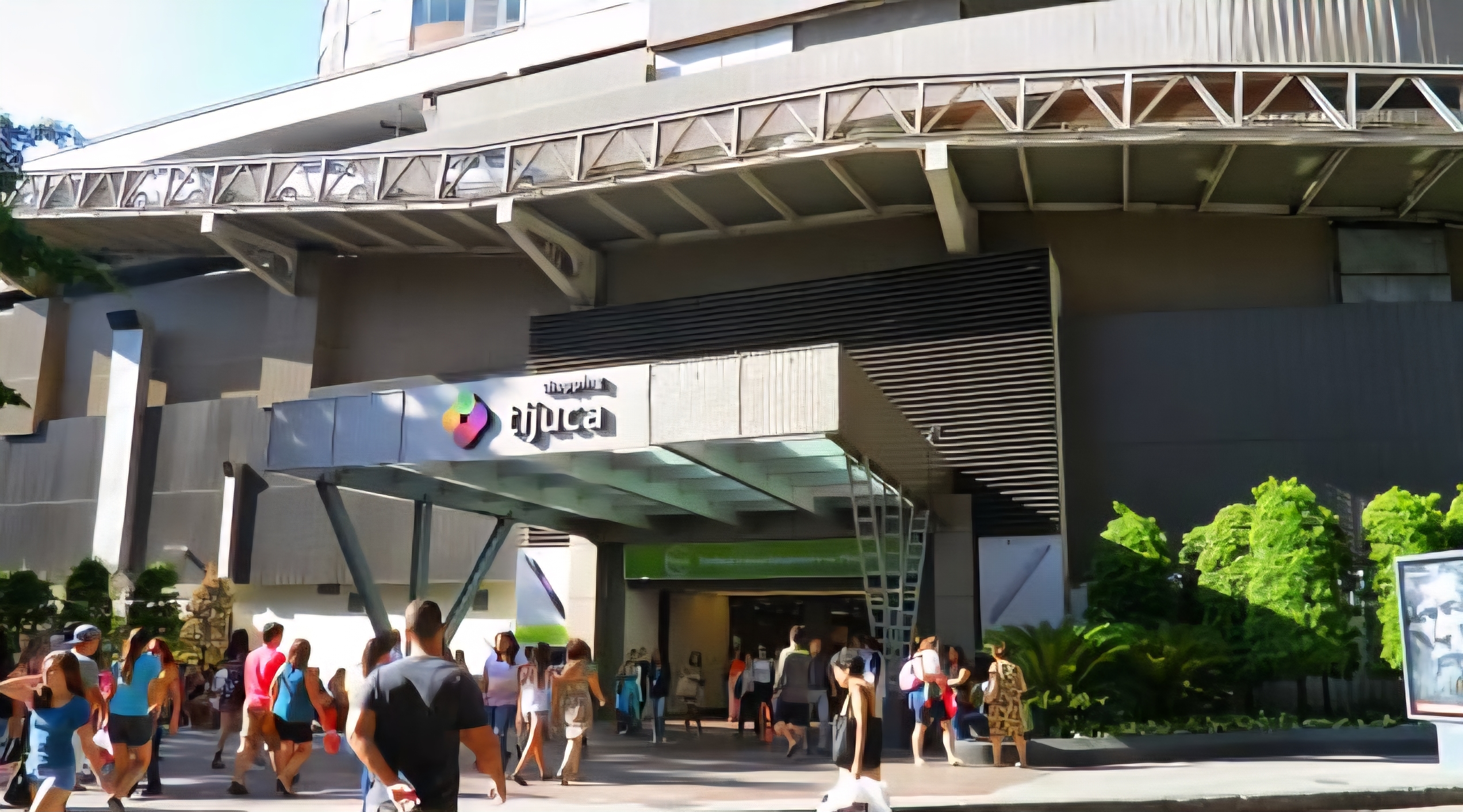 Subsolo do Shopping Tijuca é reaberto parcialmente mais de quatro meses após incêndio que deixou dois mortos
