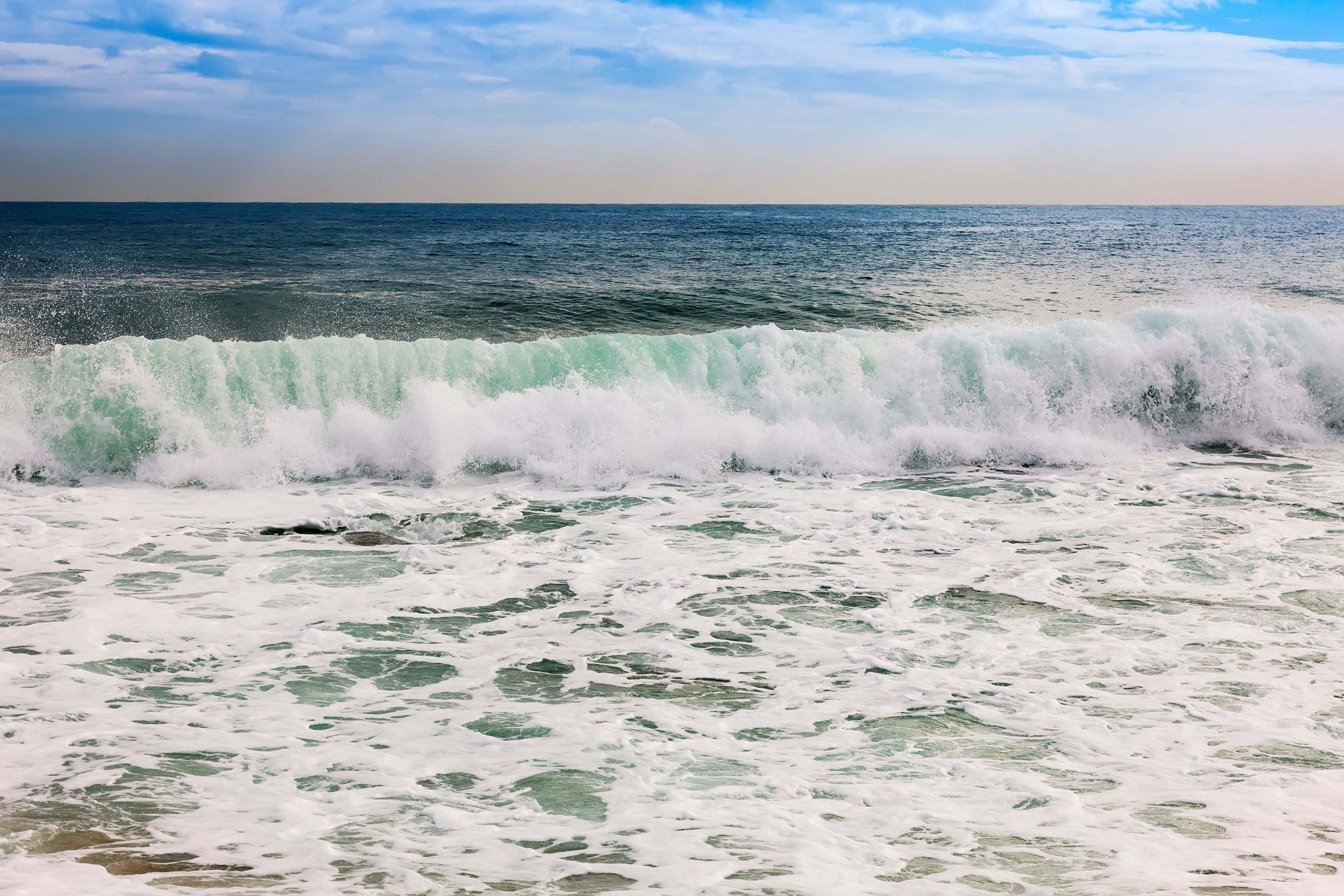 Marinha alerta para ressaca com ondas de até 3 metros