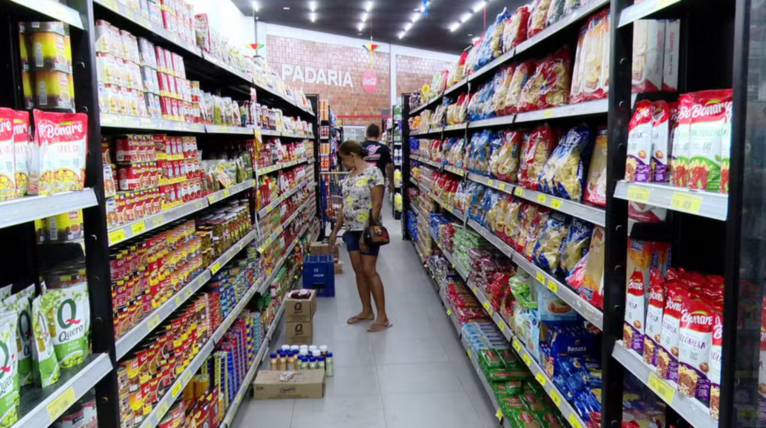IPCA: inflação desacelera em abril, mas alimentos e remédios seguem pressionando bolso dos brasileiros