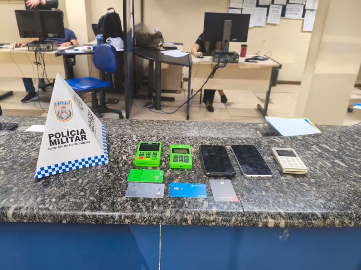Taxista é preso após cobrar R$ 3,4 mil de turistas em corrida de R$ 40 em Copacabana