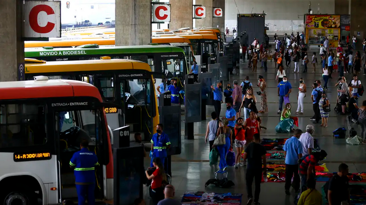 Tarifa zero no transporte público teria efeito positivo similar ao do Bolsa Família, diz estudo