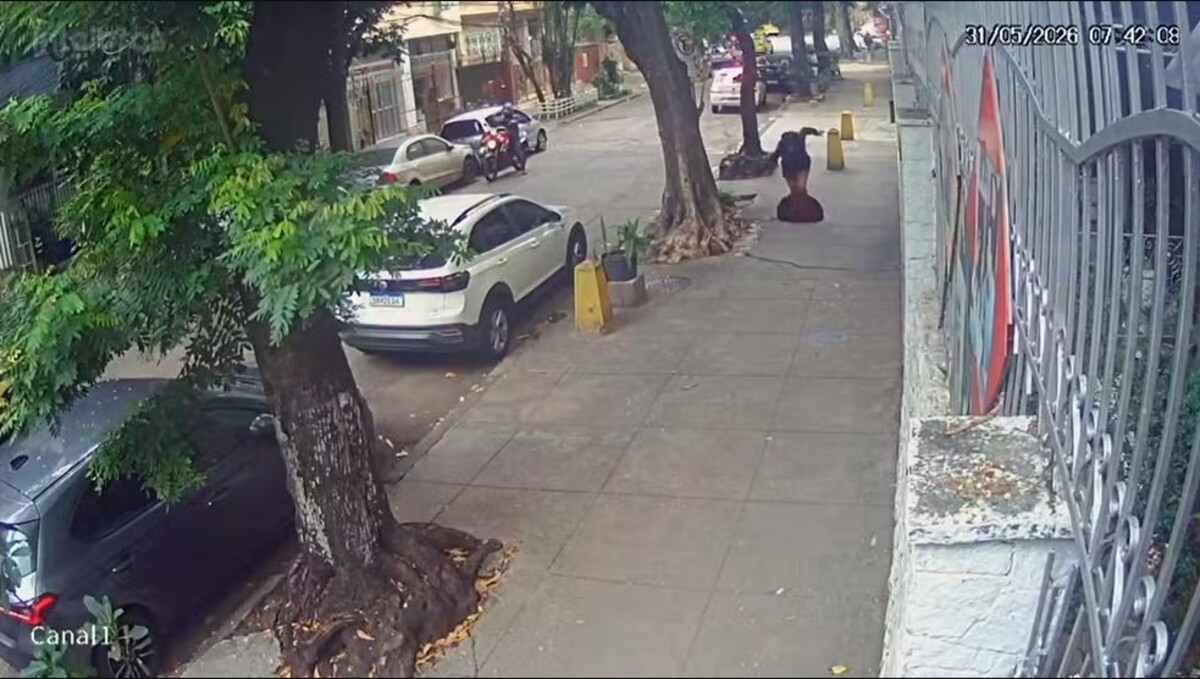 Vídeo: tampa cede e bueiro ‘engole’ mulher no Maracanã