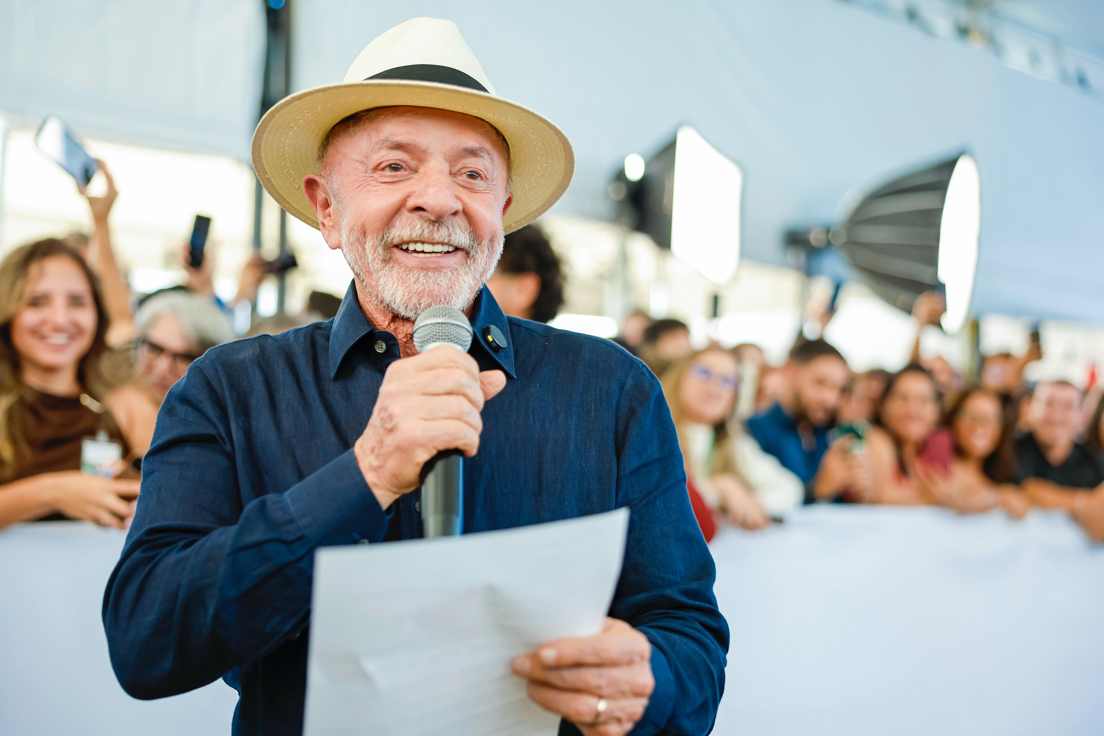 Lula intensifica ofensiva digital contra Flávio Bolsonaro e usa influenciadores nas redes sociais