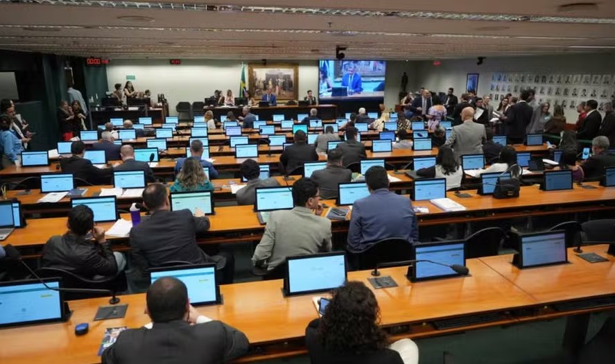 Maioridade penal: veja os próximos passos após proposta ser aprovada por comissão na Câmara