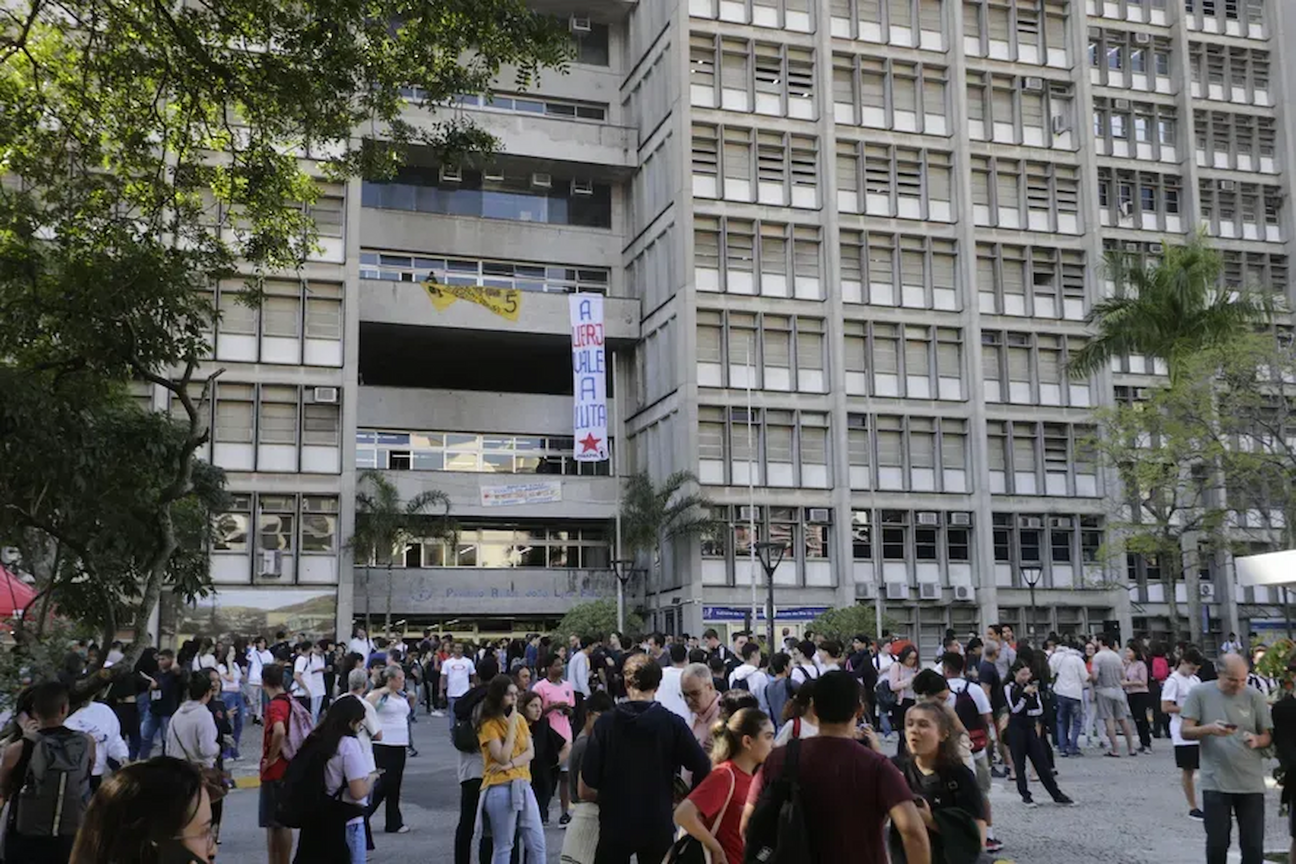Após acordo entre líderes, deputados aprovam novo adicional que substitui o triênio para servidores estaduais
