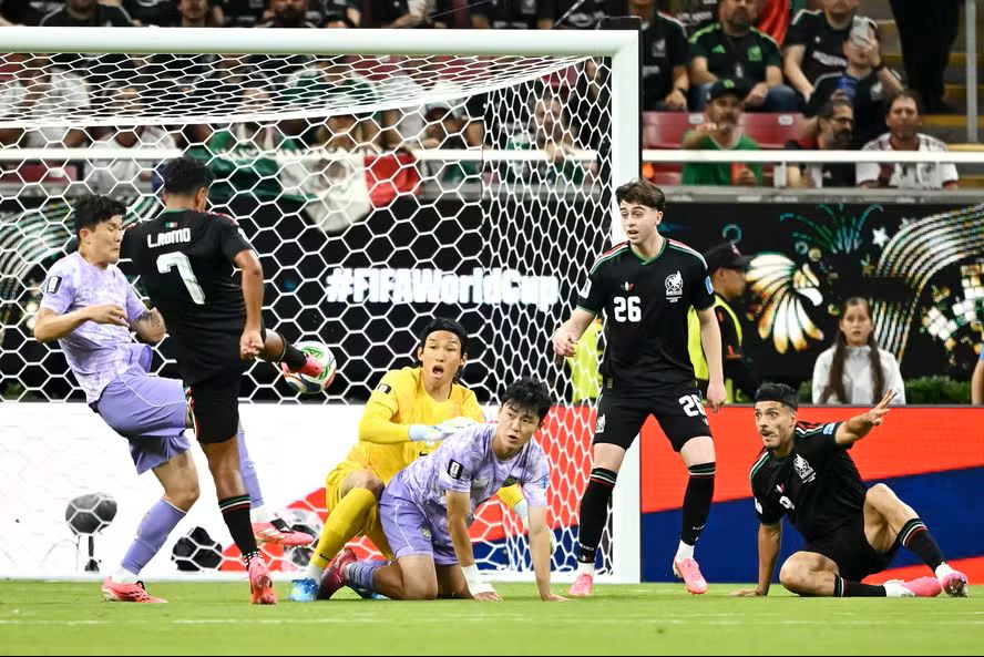México vence a Coreia do Sul e avança às oitavas da Copa do Mundo