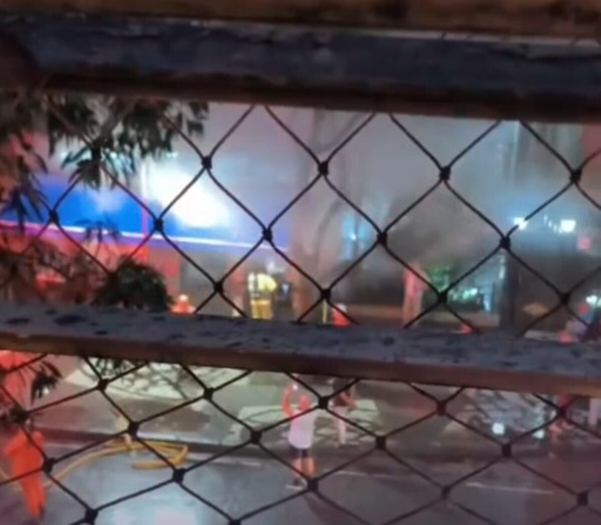Vídeo: incêndio atinge o histórico Café Lamas e mobiliza Bombeiros na Zona Sul do Rio