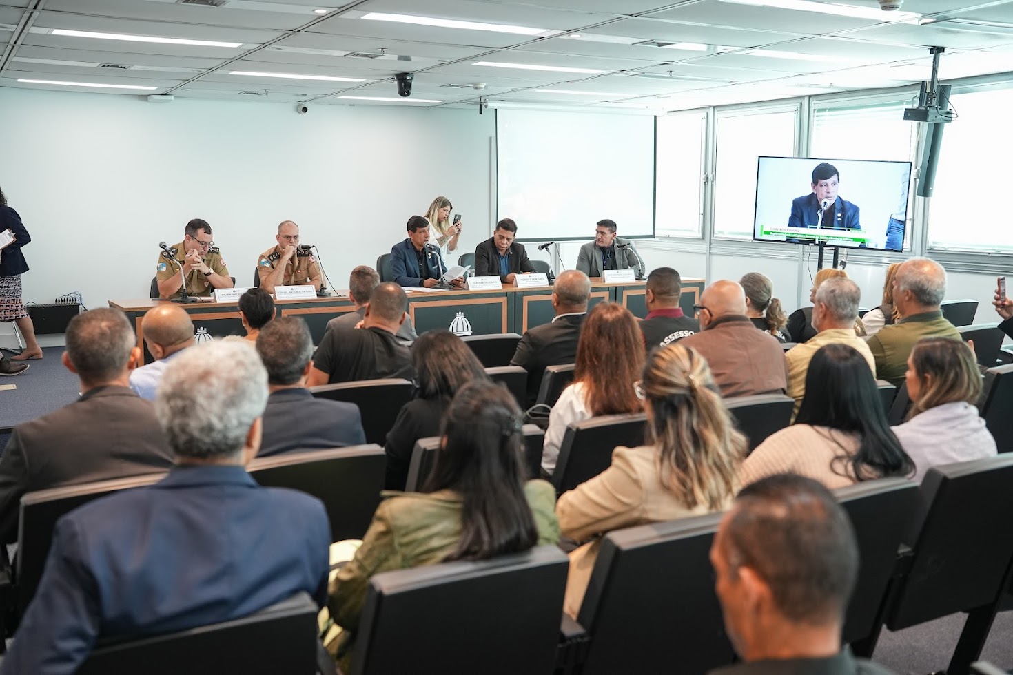 Entraves previdenciários dominam debate sobre nova lei para policiais e bombeiros no Rio