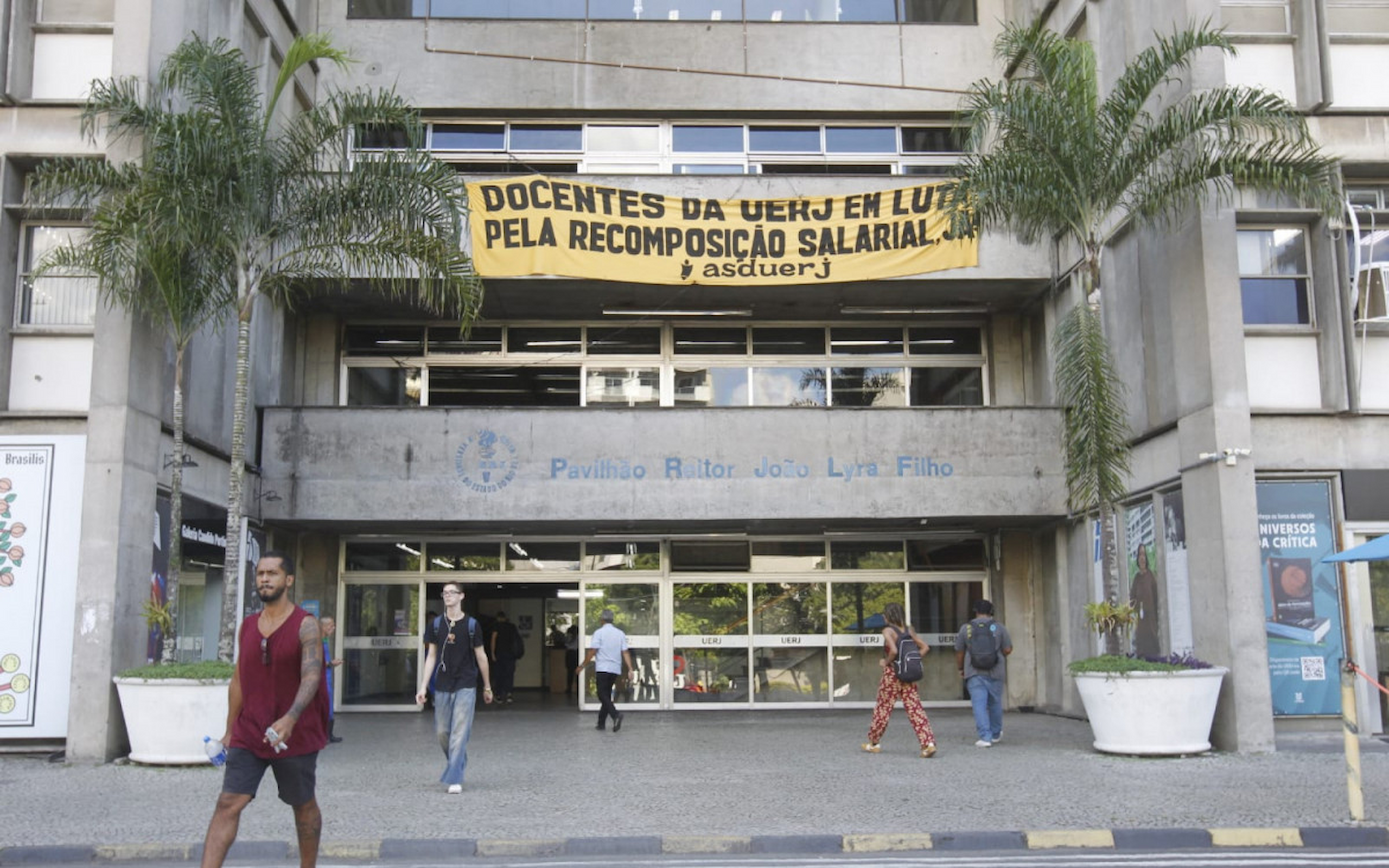 Deputados fazem apelo ao governo para tentar destravar impasse da greve na Uerj