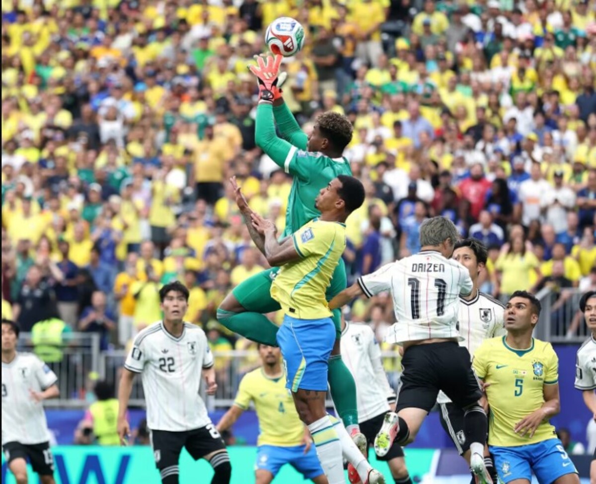 Japão surpreende o Brasil e abre o placar após falha de Danilo