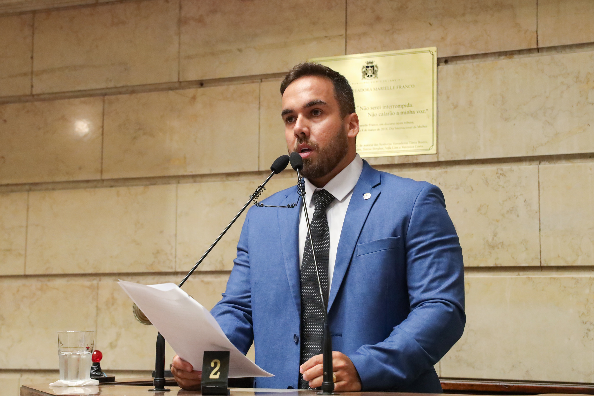 Projeto do PL na Câmara do Rio propõe categoria exclusiva para atletas trans e não binários em competições esportivas