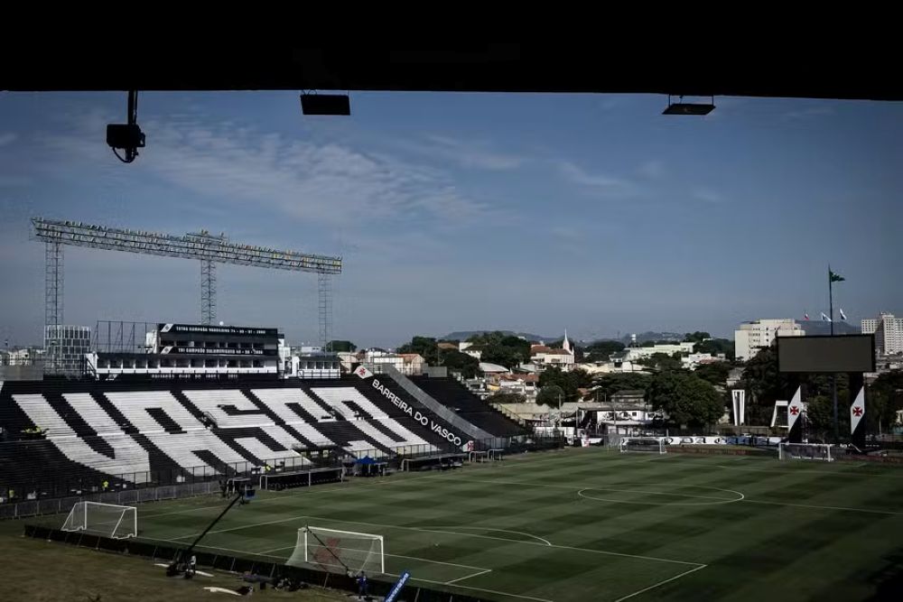 Vasco exonera quatro dirigentes horas após afastamento de Pedrinho da SAF