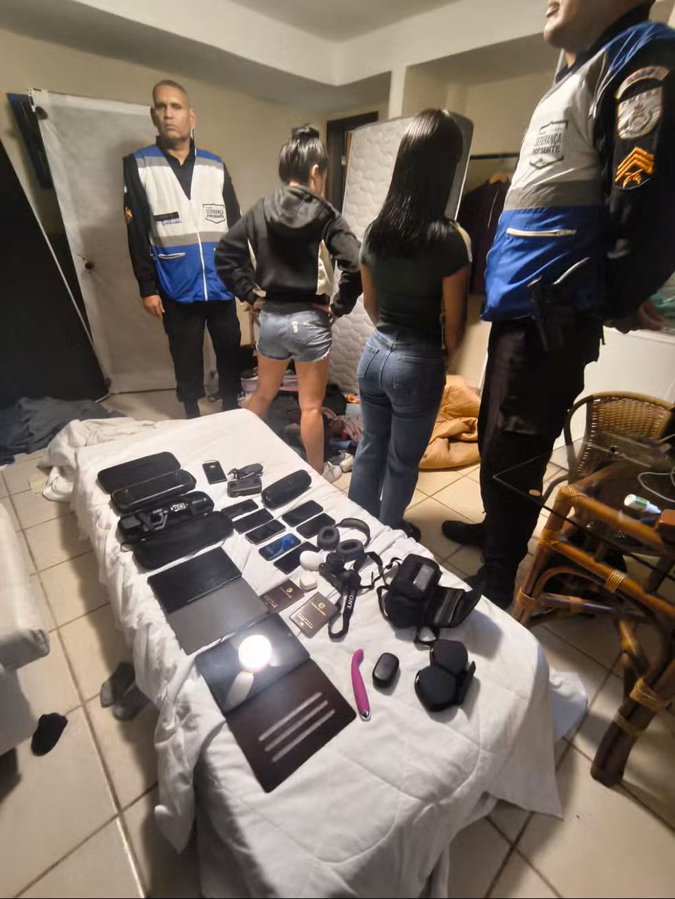 Boa Noite, Cinderela em Copacabana: polícia prende colombianas e recupera mais de R$ 50 mil