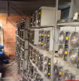 Criptomoedas: polícia fecha central clandestina e apreende 123 máquinas em Duque de Caxias