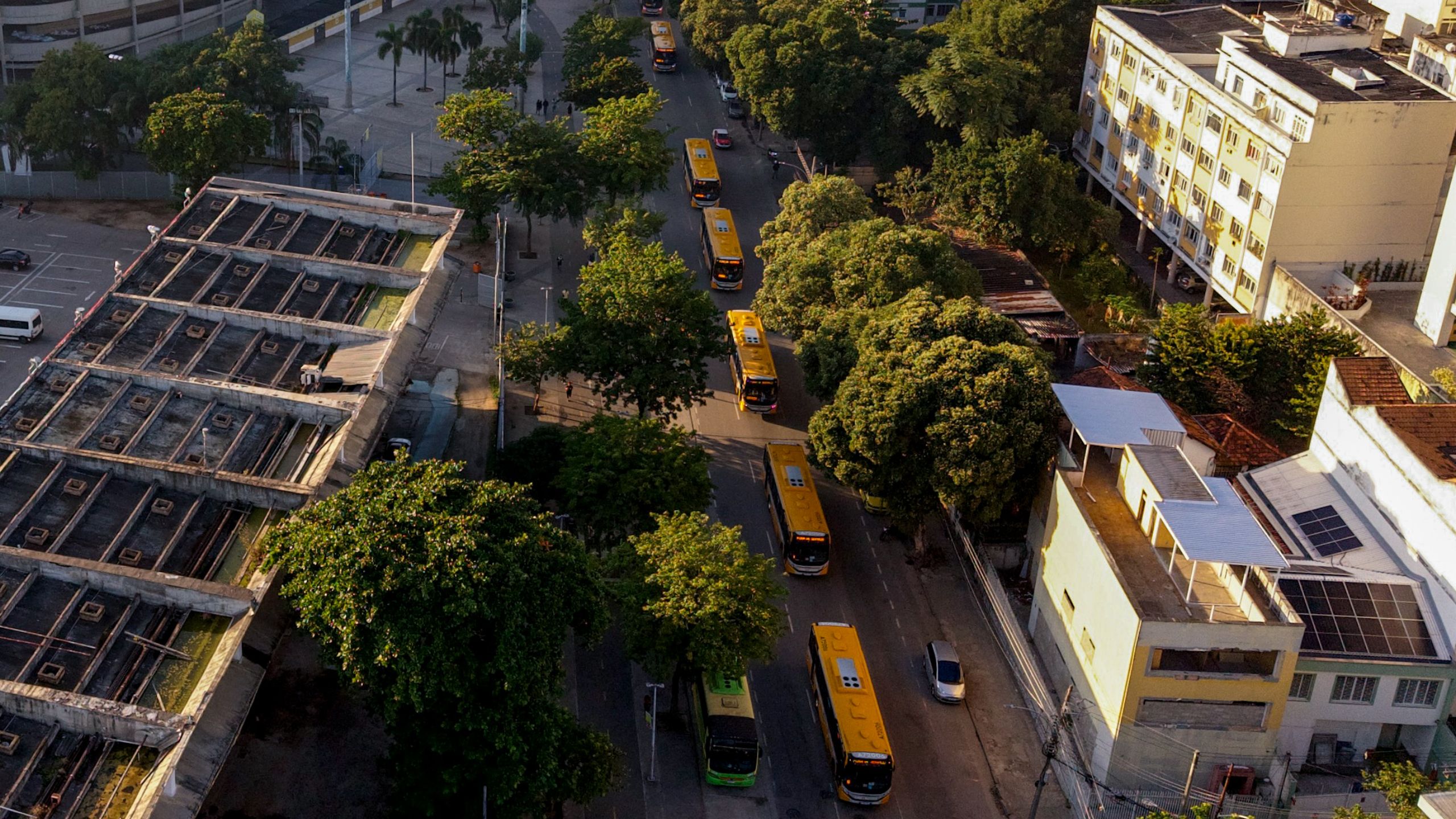 Prefeitura entrega 40 novos ônibus e retoma quatro linhas em Vila Isabel