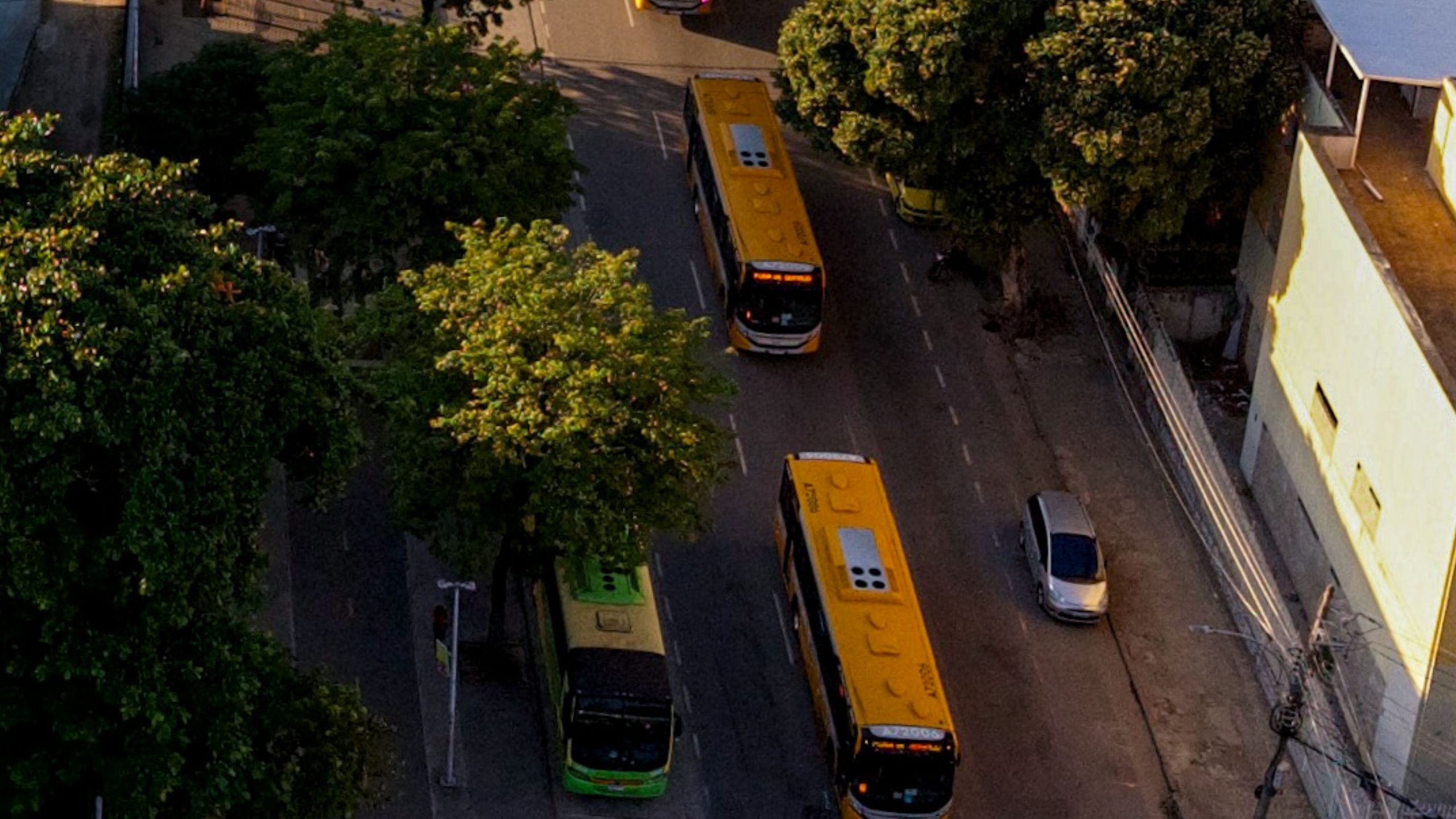 Linha 433 volta a circular no Rio com ponto final no Grajaú e gera confusão entre passageiros