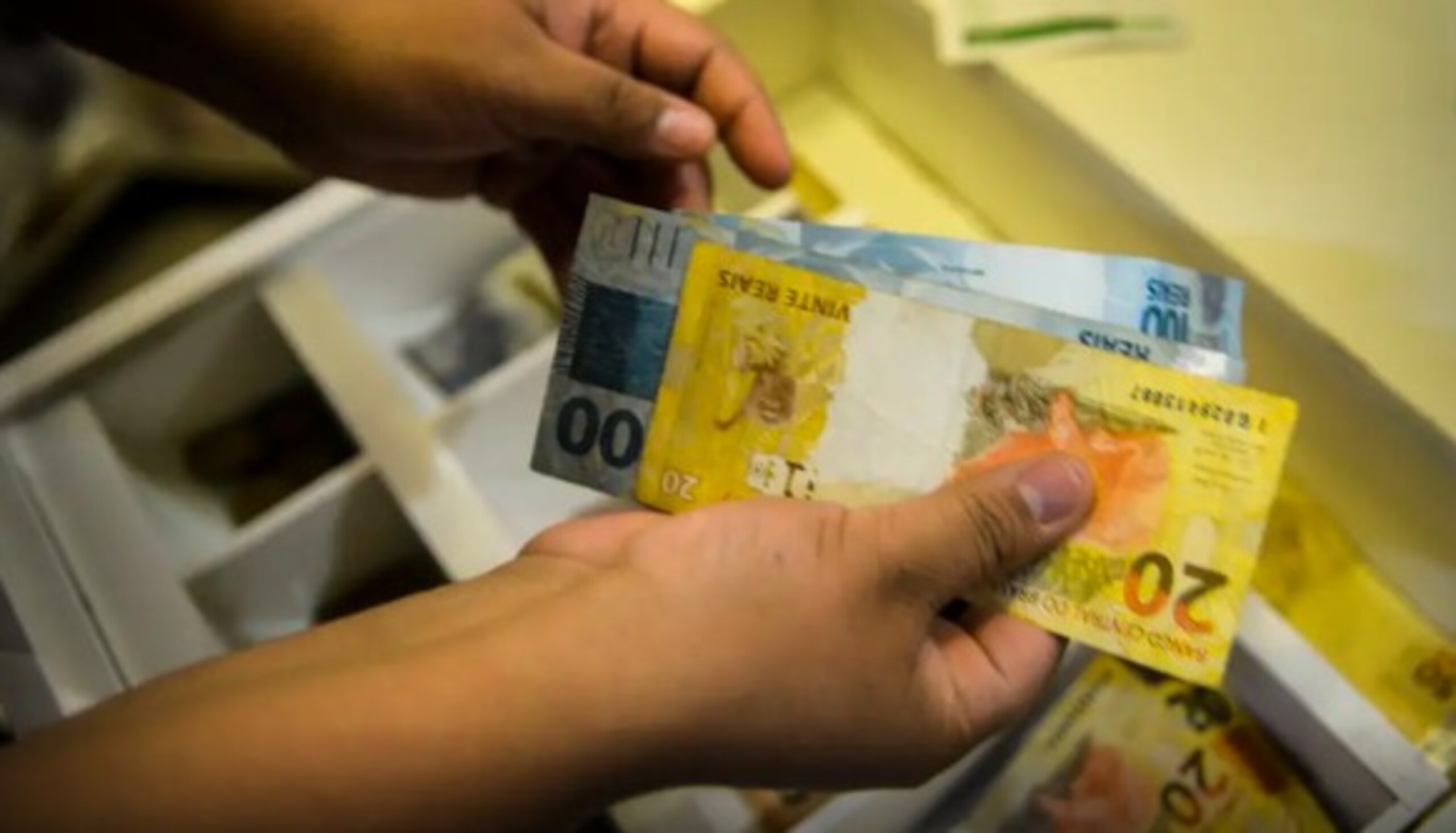 IPCA-15 sobe 0,62% em maio e permanece acima do teto da meta