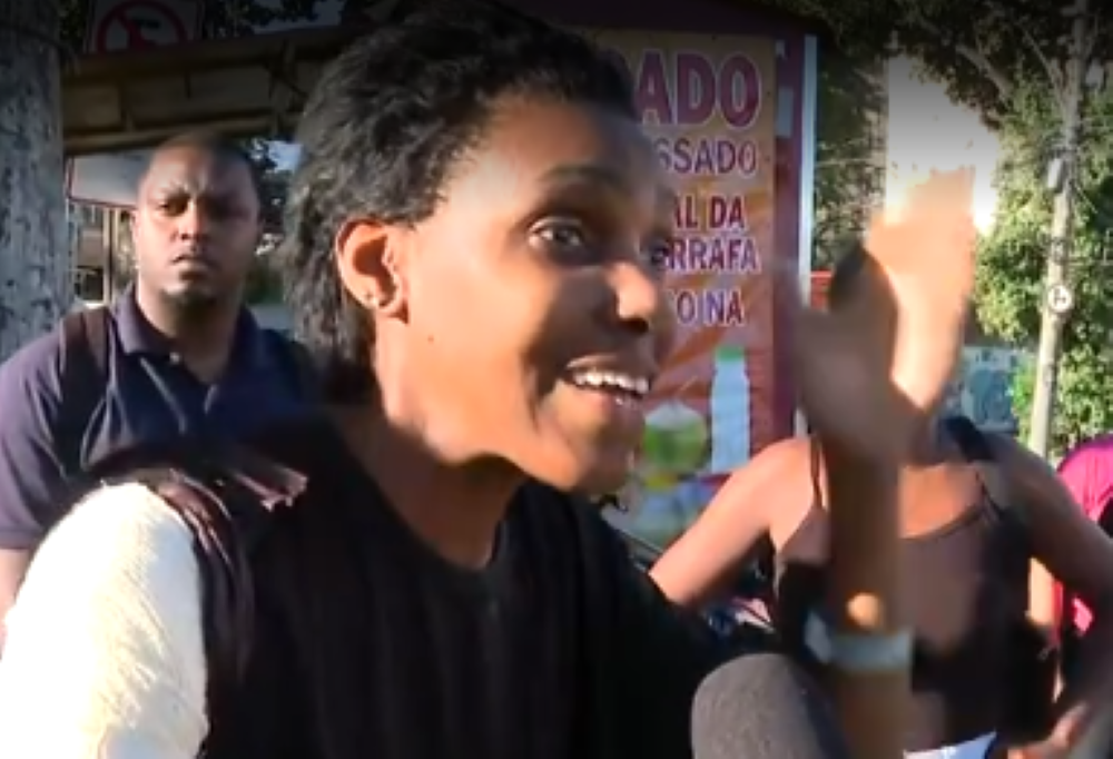 Mãe de jovem assassinada em Rocha Miranda faz apelo por prisão de suspeito: “Estou dilacerada”