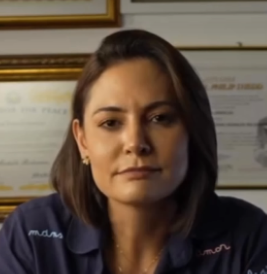 Michele rompe com Flávio e pressiona Bolsonaro a escolher um lado