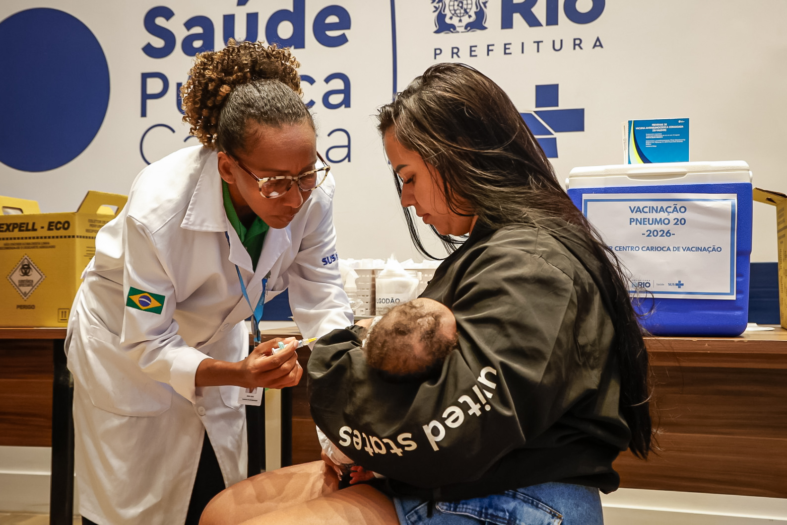 Rio começa a aplicar vacina pneumo 20 em crianças