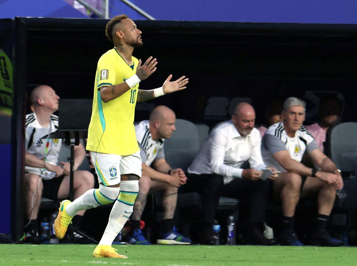 Neymar volta à seleção após 981 dias, emociona ao abraçar o filho e diz estar 100%