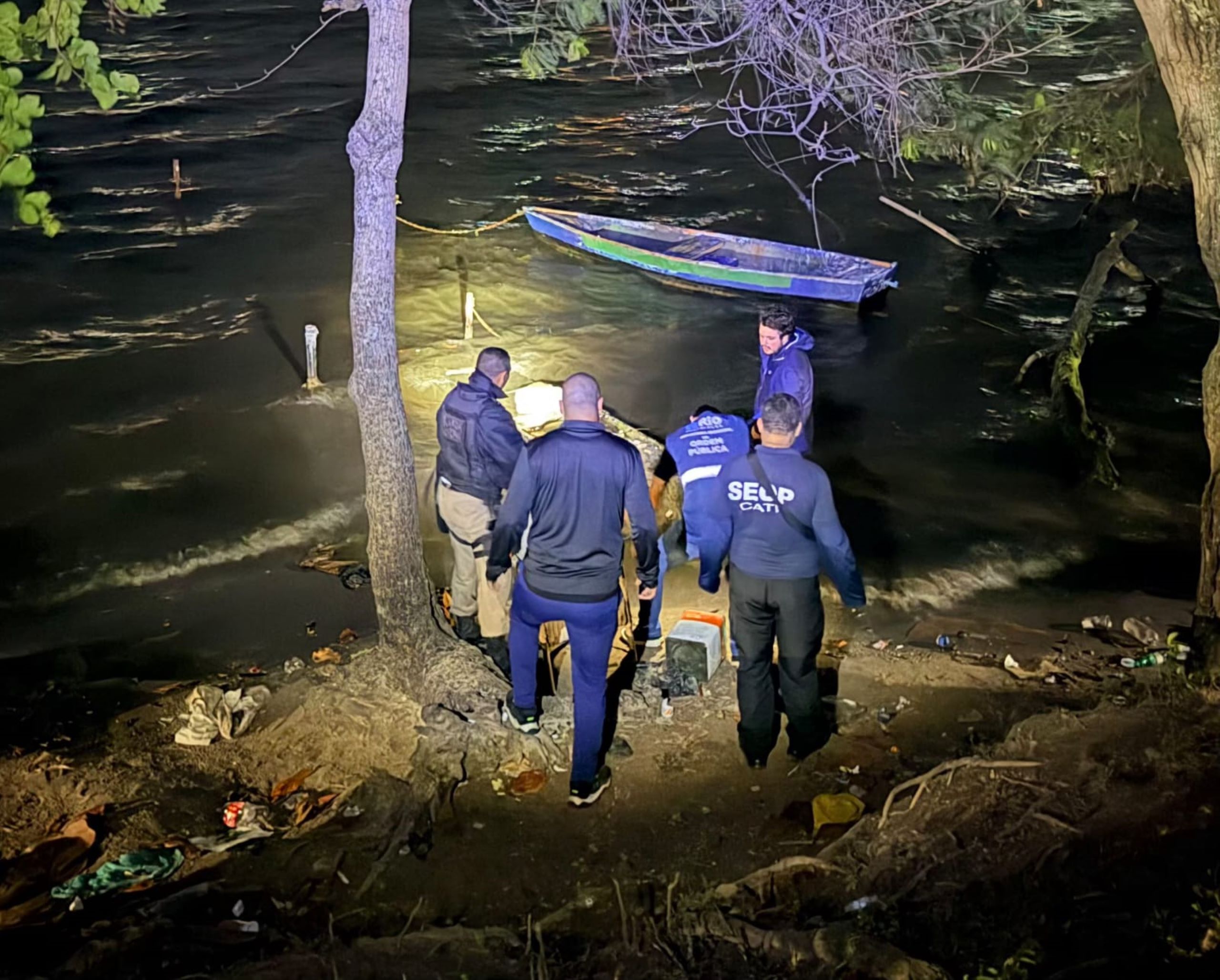 Prefeitura remove barcos irregulares e construções ilegais na Lagoa Rodrigo de Freitas