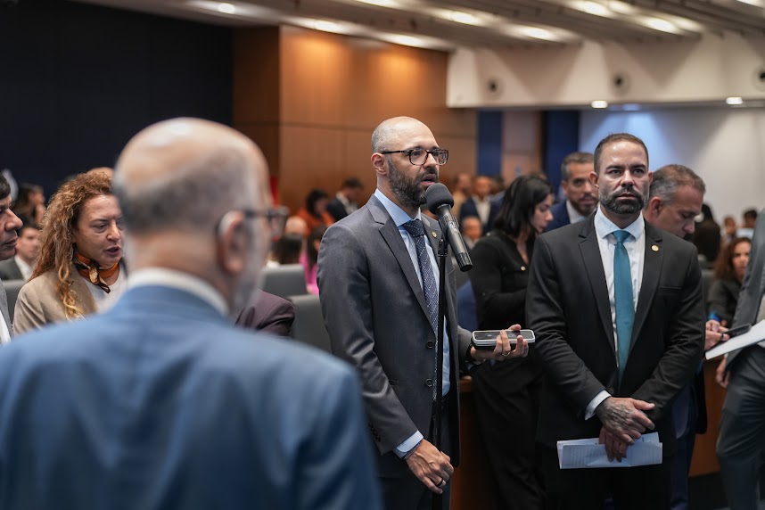 Alexandre Knoploch amplia ofensiva e mira presidente do PP na tribuna da Alerj