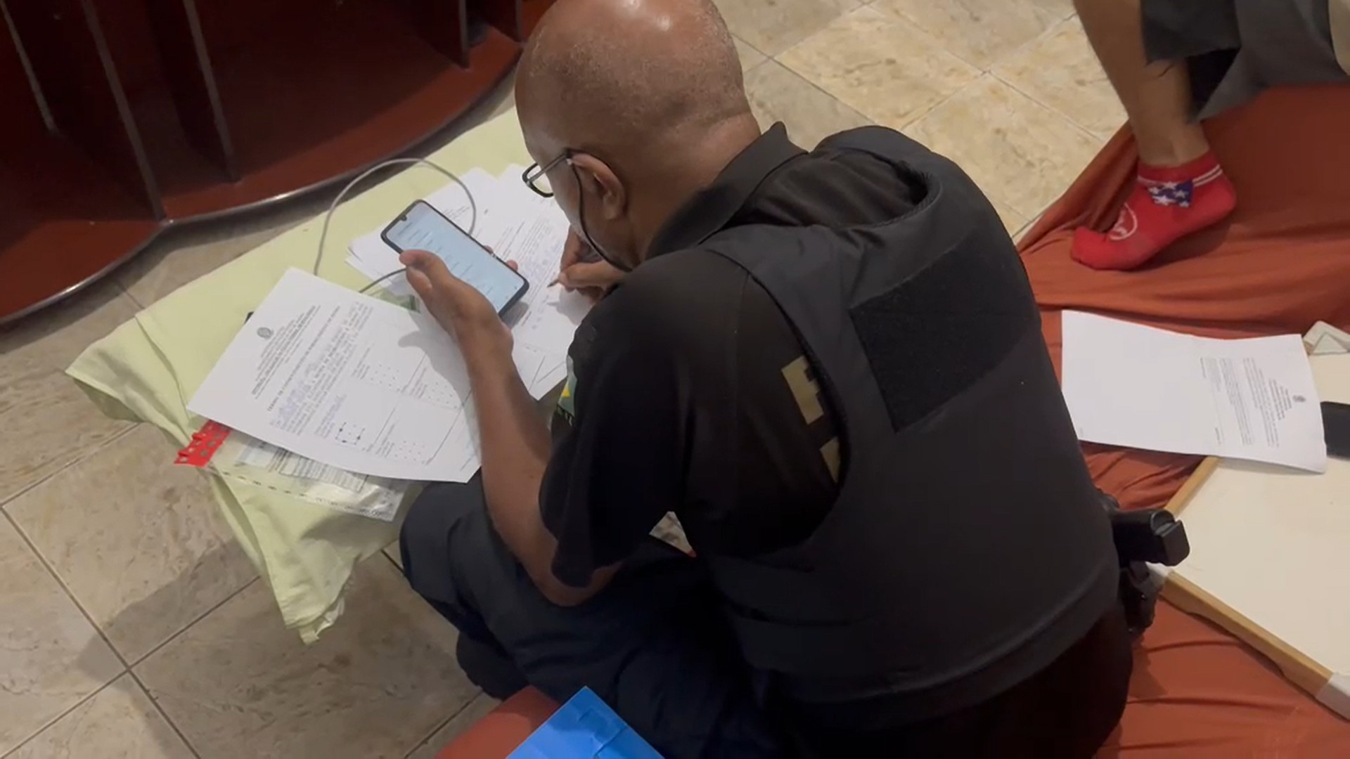 PF prende homem por guardar e vender pornografia infantil