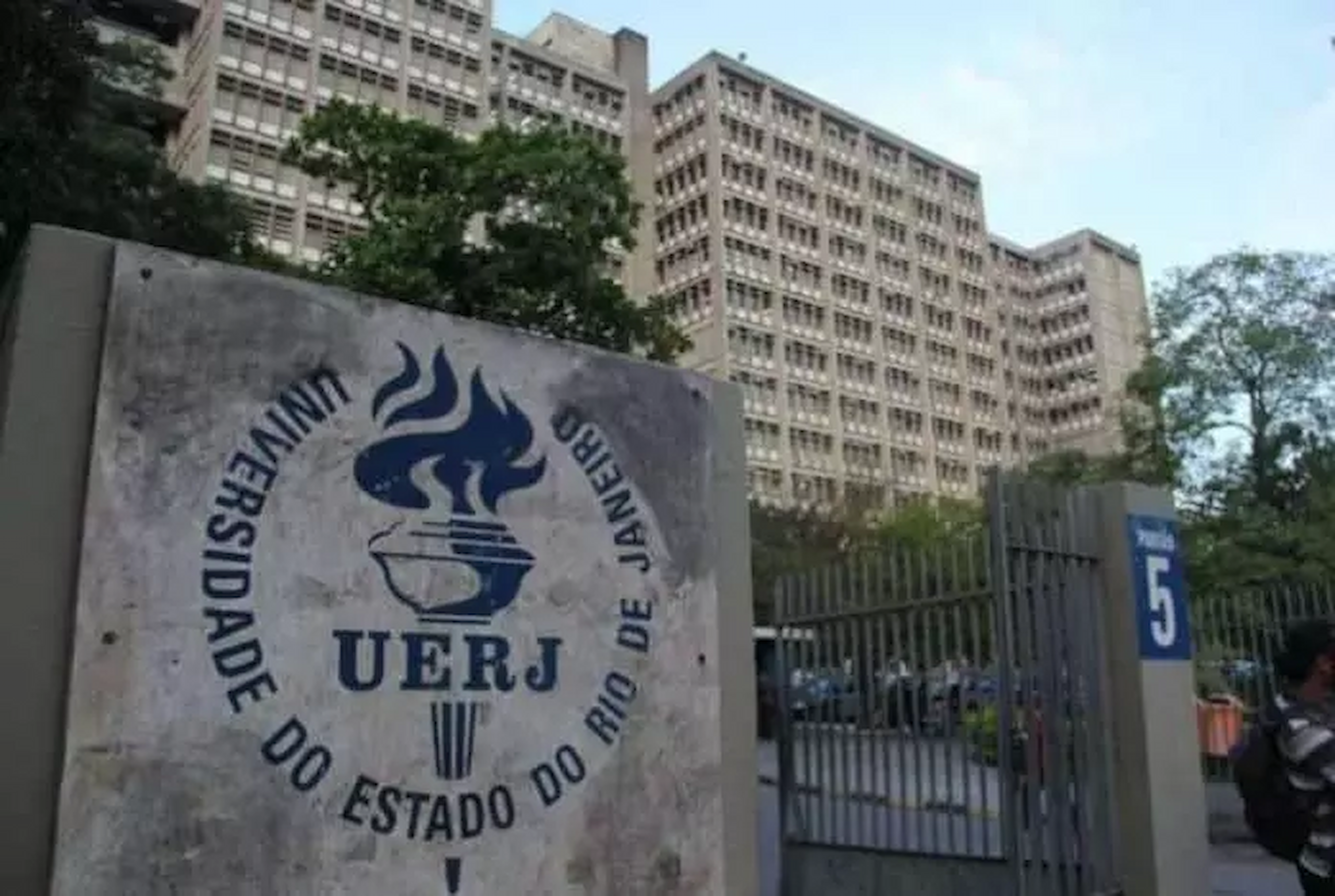 Alerj aprova proposta para atender servidores da Uerj em greve
