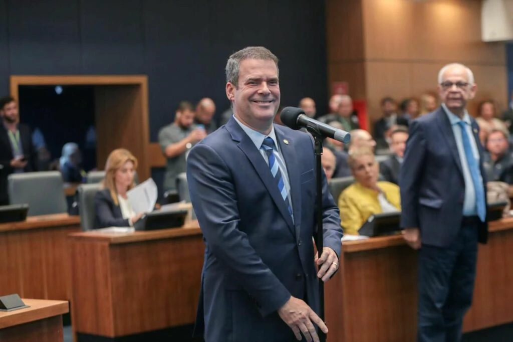 Conheça os dez pré-candidatos a deputado estadual que lideram as intenções de voto no Rio