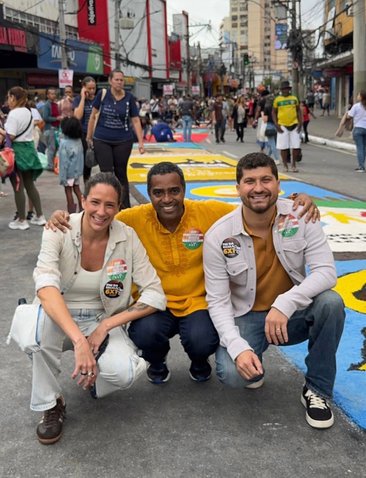 Siri marca presença em Corpus Christi de São Gonçalo ao lado de parlamentares do Psol