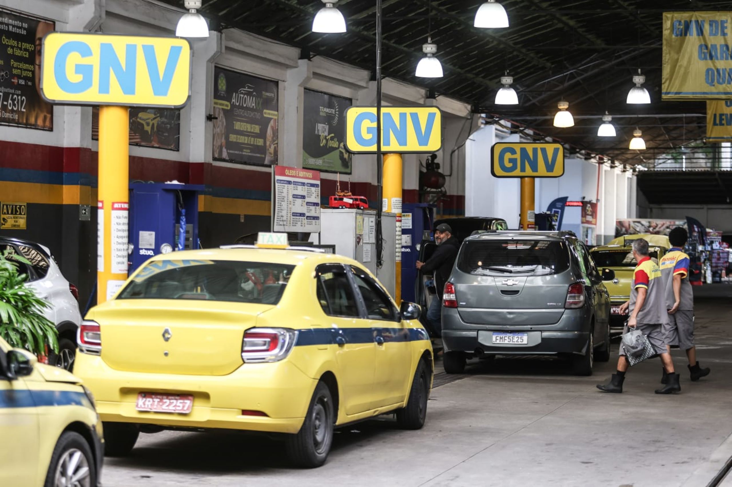 Preço do GNV cai no Rio e aumenta renda de motoristas