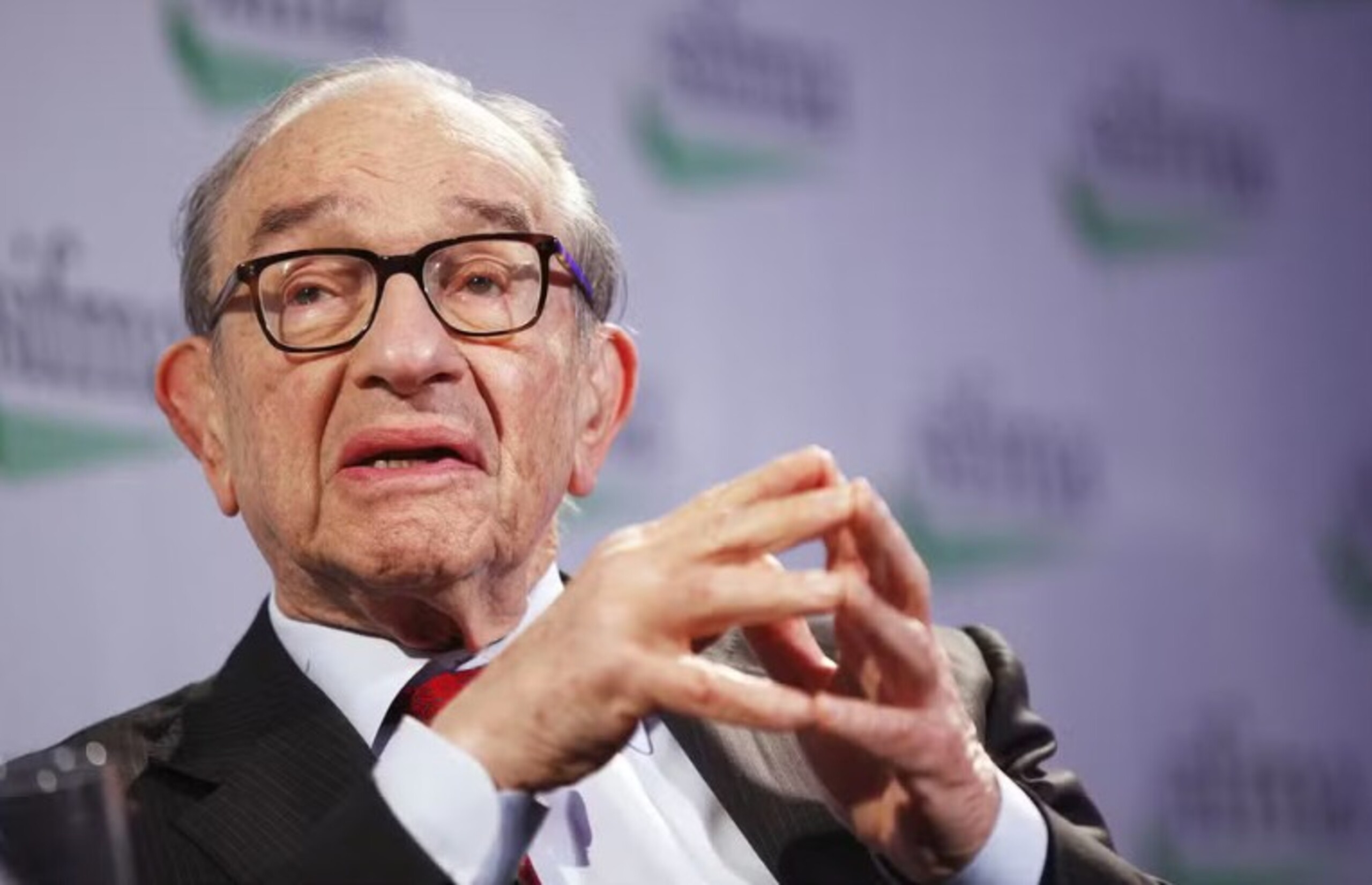 Morre o economista Alan Greenspan, ex-presidente do Fed, aos 100 anos