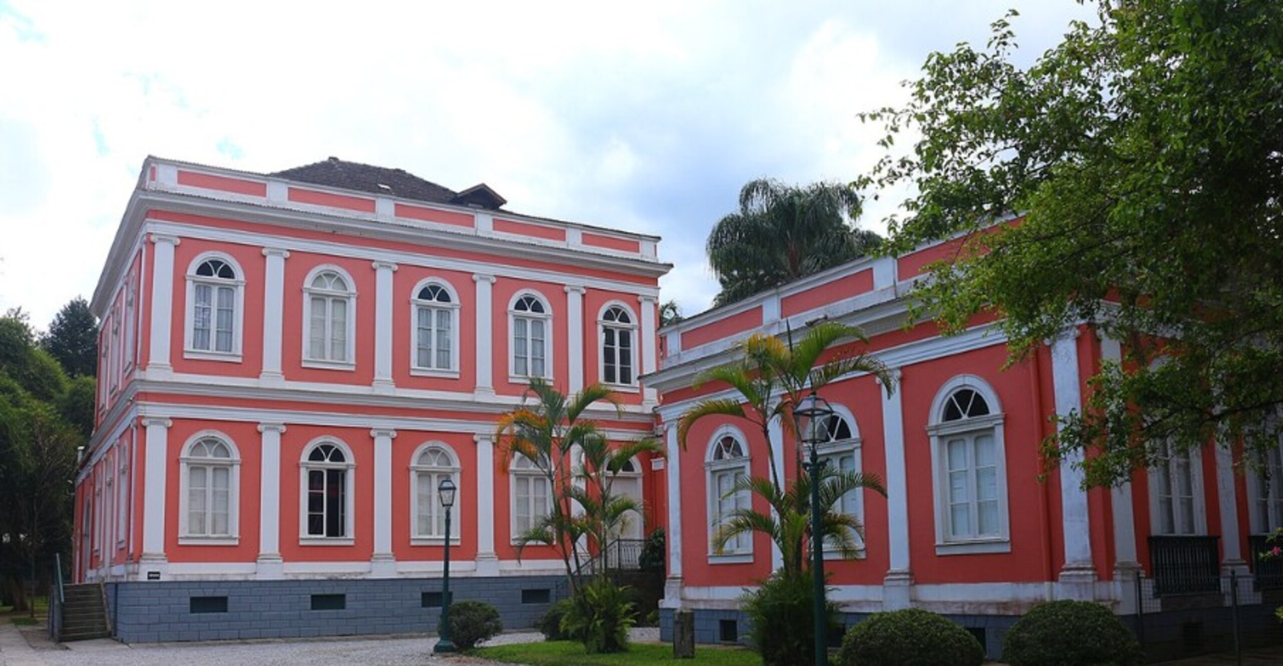 Casa da Princesa Isabel vira palco de nova disputa judicial entre herdeiros da Família Imperial