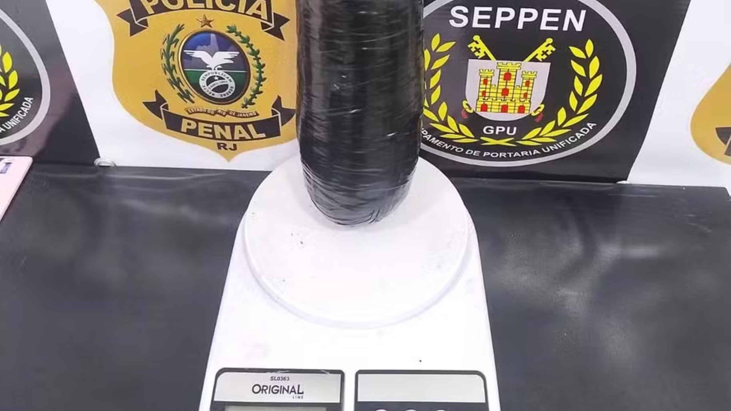 Mulher é flagrada com 540 gramas de cocaína nas partes íntimas ao tentar entrar em presídio no Rio