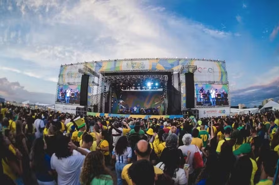 Nas areias a restaurantes: saiba onde assistir o Brasil na Copa