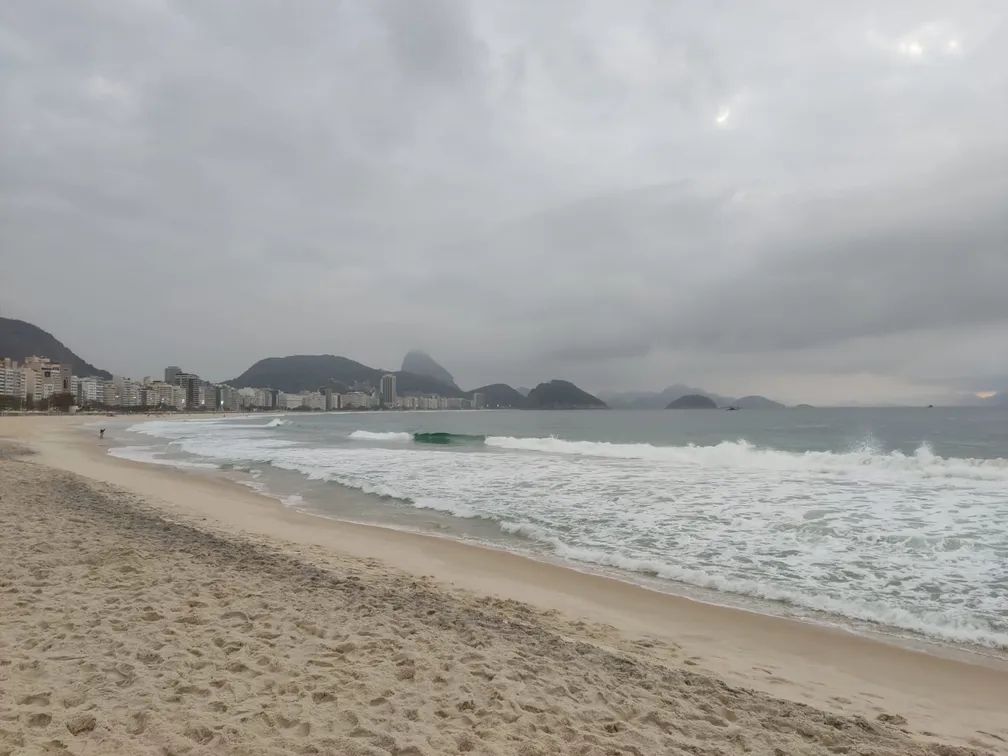 Praias impróprias para banho chegam à metade da orla do Rio no início do inverno