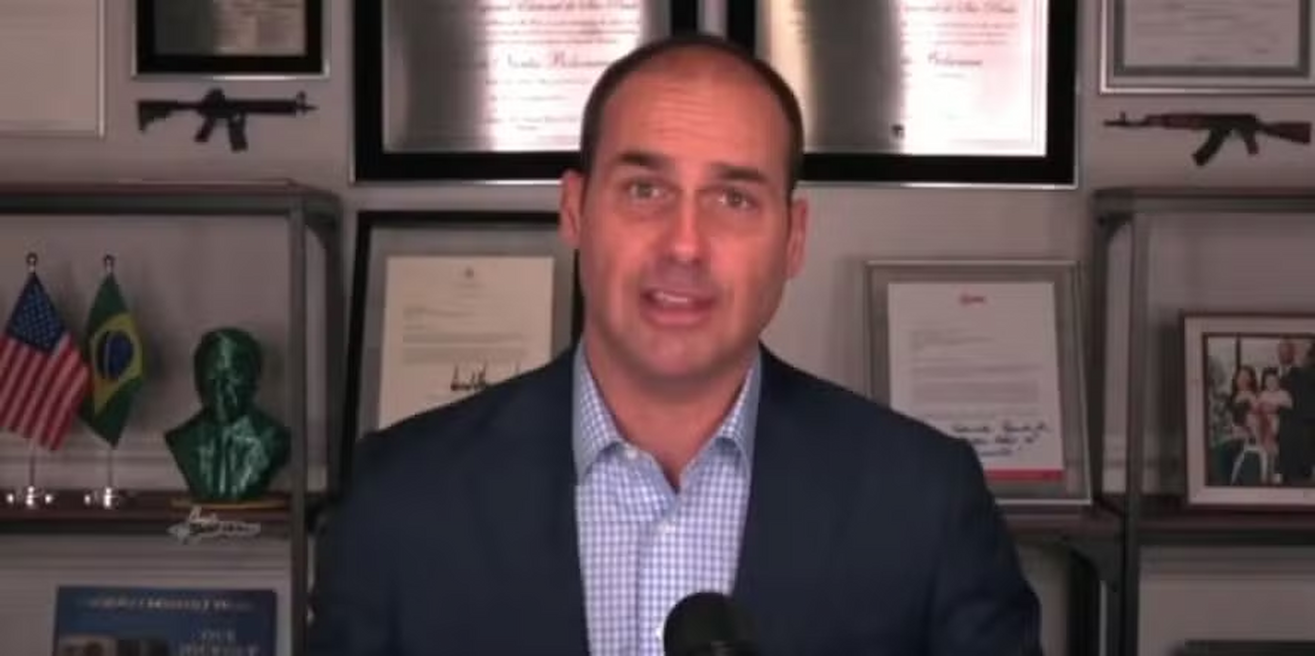 Eduardo Bolsonaro propõe rompimento com o Partido Novo devido a críticas de Zema
