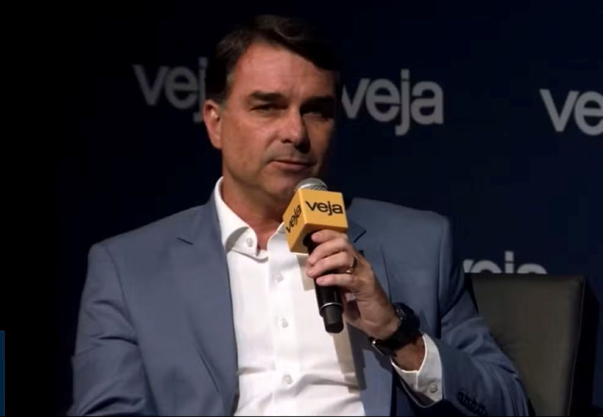 Flávio adota bandeiras de Lula, defende Bolsa Família e promete combate à fome