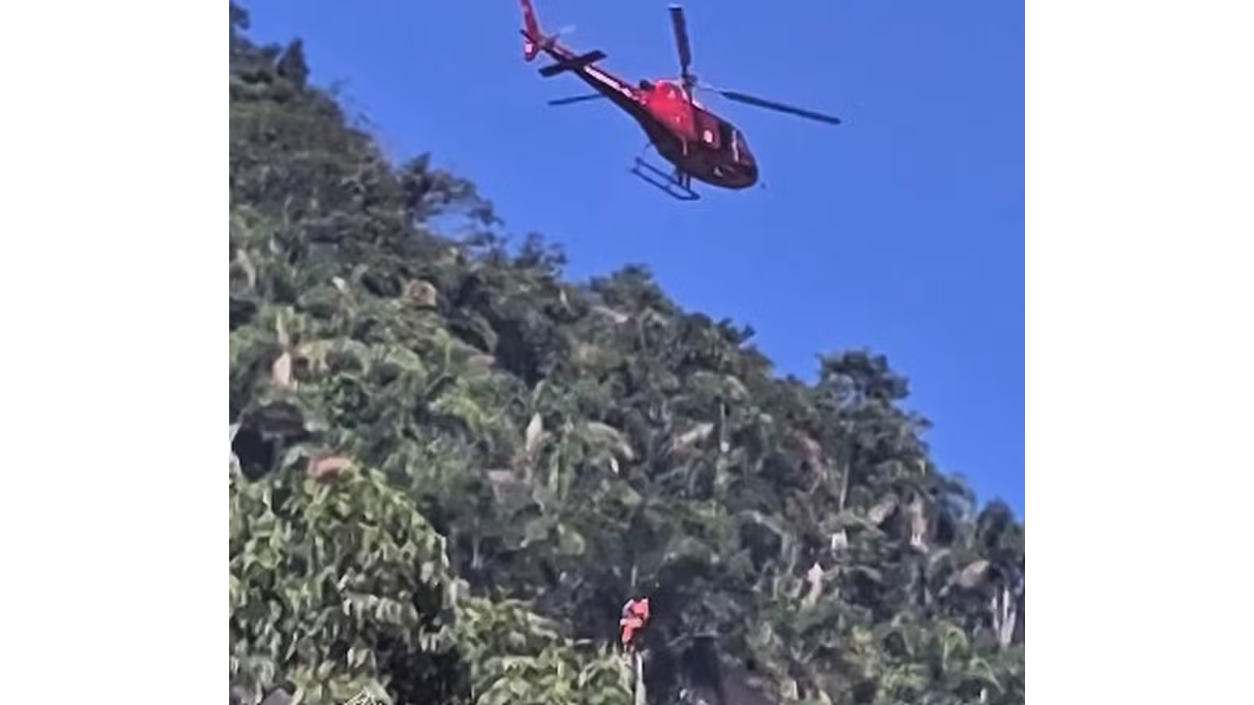 Escalador é resgatado de helicóptero ao sofrer lesão em montanha no Cosme Velho
